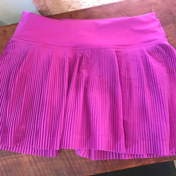 Lululemon tennis skirt size 2 - Picture 2 of 4